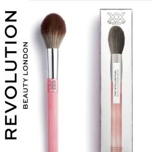 Revolution Beauty XX Revolution The Intellectual Petite Face Powder Brush